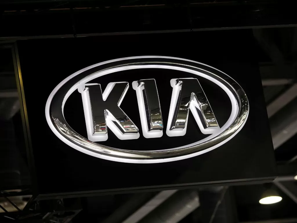 Logo perusahaan otomotif asal Korea Selatan, Kia (photo/REUTERS/Kim Hong-Ji)