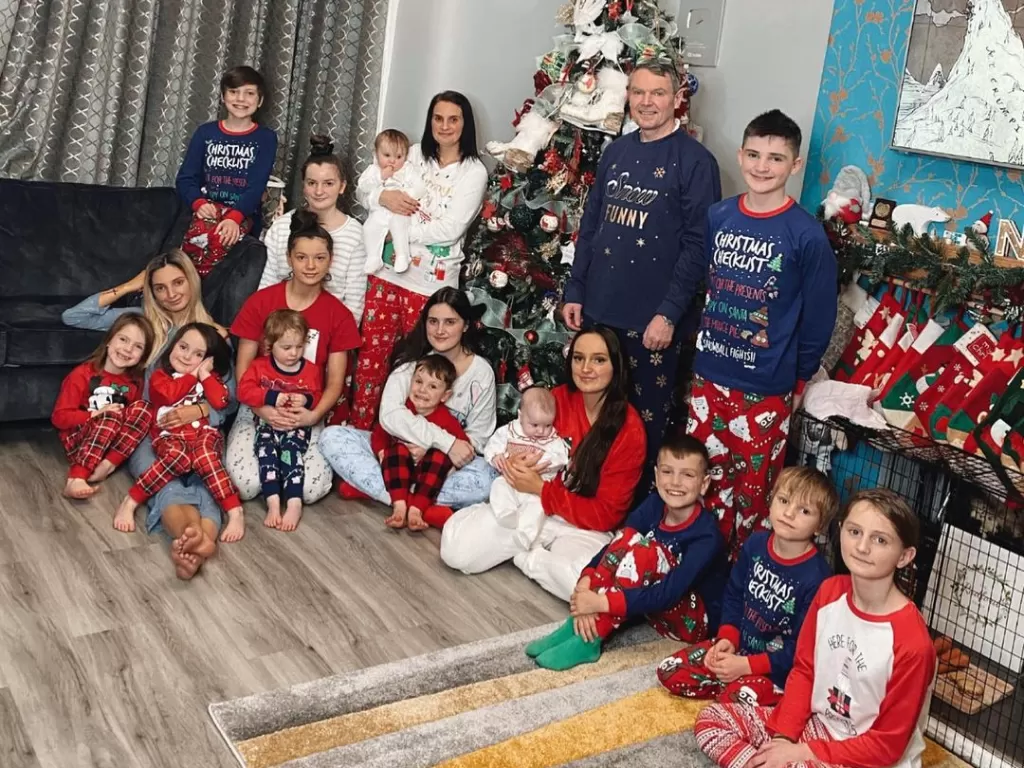 Keluarga terbesar di Inggris. (Photo/Instagram/@theradfordfamily)