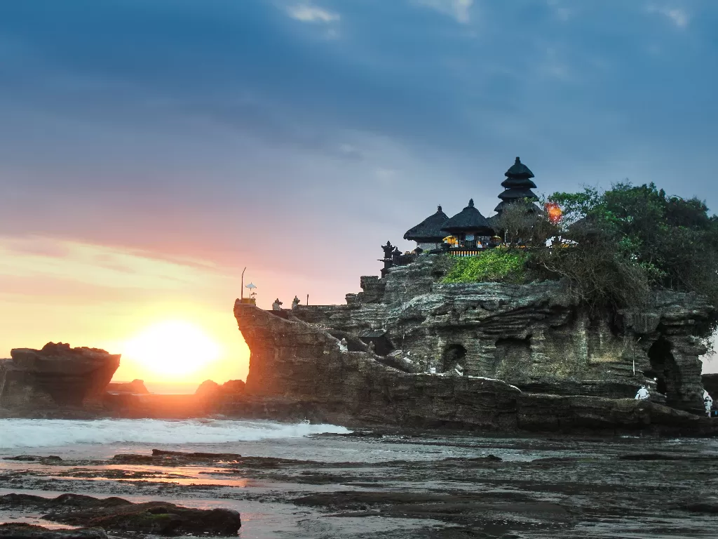 Potret suasana Bali, salah satu destinasi populer Indonesia. (Unsplash/@harrykessell)