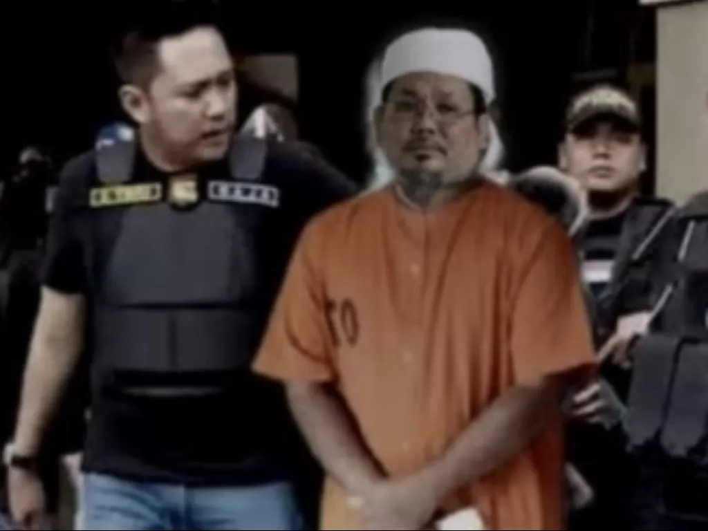 Foto editan menampakkan wajah pria menyerupai Ustaz Tengku Zulkarnain. (Twitter)