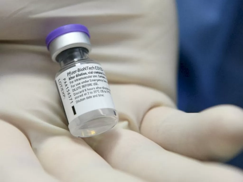 Vaksin Covid-19 Pfizer/BioNTech. (REUTERS/Piero Cruciatti)