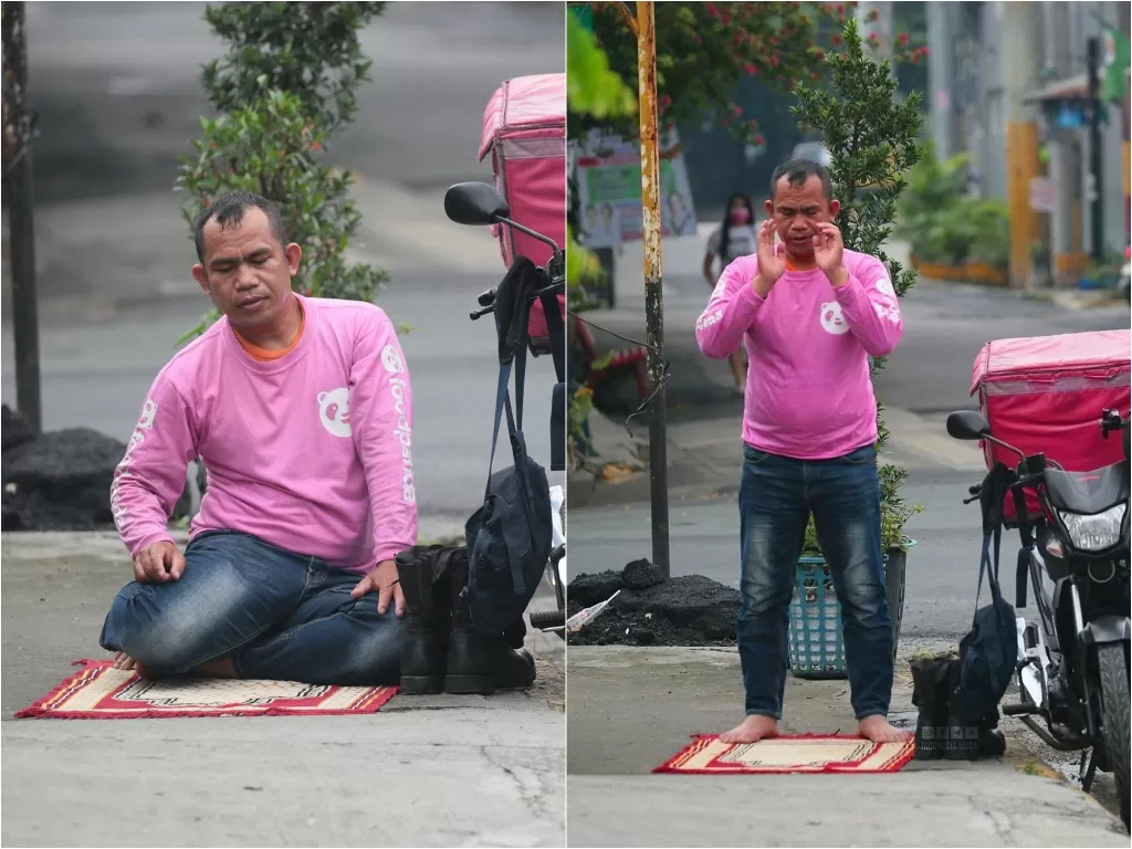 Pria yang tunaikan shalat di pinggir jalan. (photo/Facebook/Philippine Star)