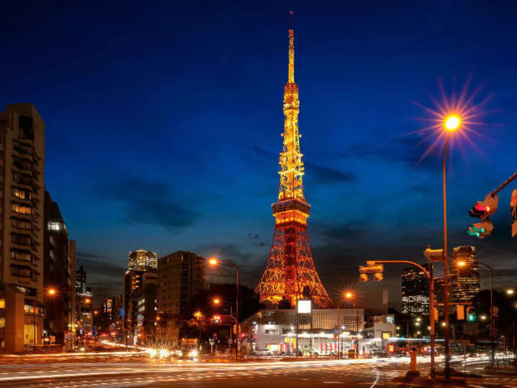 Potret Tokyo Tower saat malam hari. (livejapan.com)