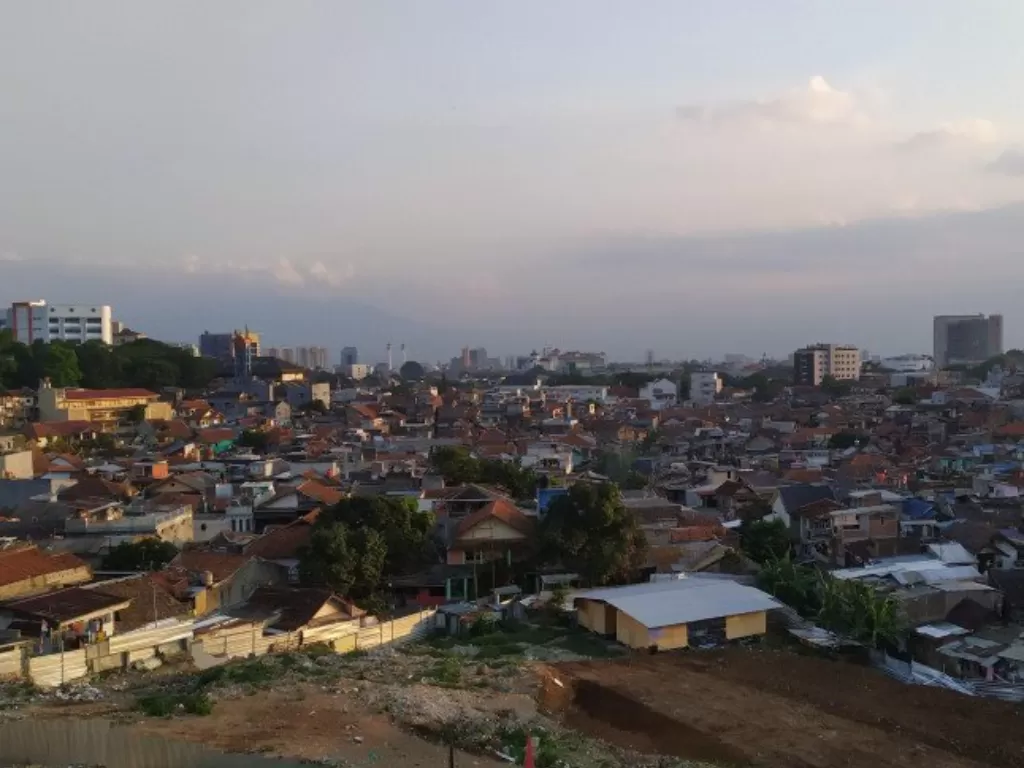 Suara gemuruh terdengar di sebagian wilayah Bandung. (ANTARA/Bagus Ahmad Rizaldi)