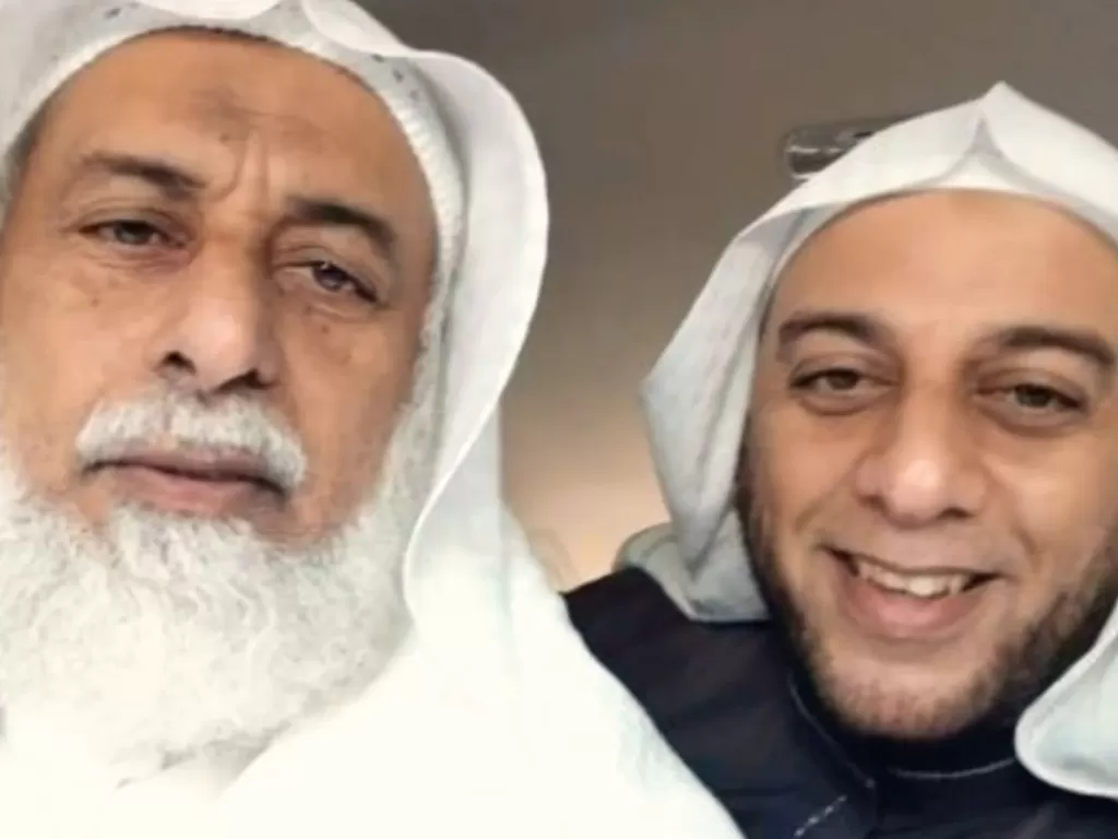 Syekh Ali Jaber dan sang ayah. (YouTube/Dunia Mujitahidint)