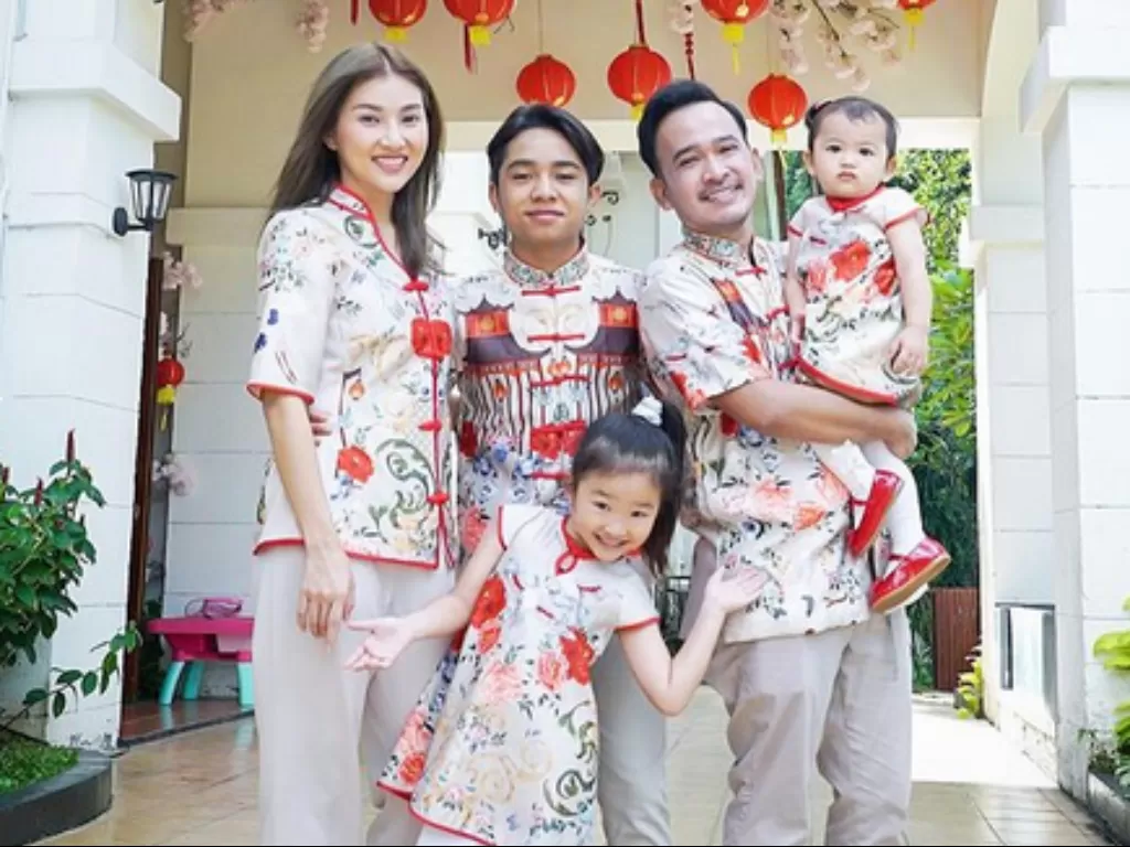 Keluarga Ruben Onsu rayakan Tahun Baru Imlek. (Instagram/@ruben_onsu)