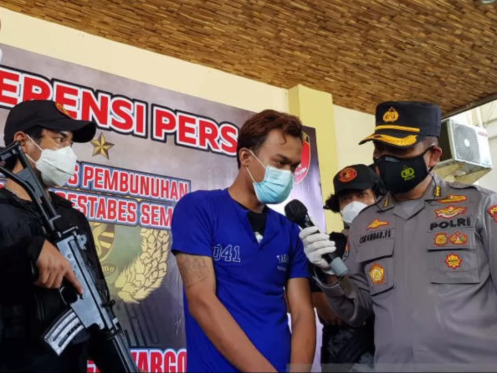 Polrestabes Semarang meringkus pelaku pembunuhan wanita yang jasadnya diletakkan dalam lemari salah satu kamar Hotel Royal Phoenix Semarang, Jumat (12/2/2021). (photo/ANTARA/ I.C.Senjaya)