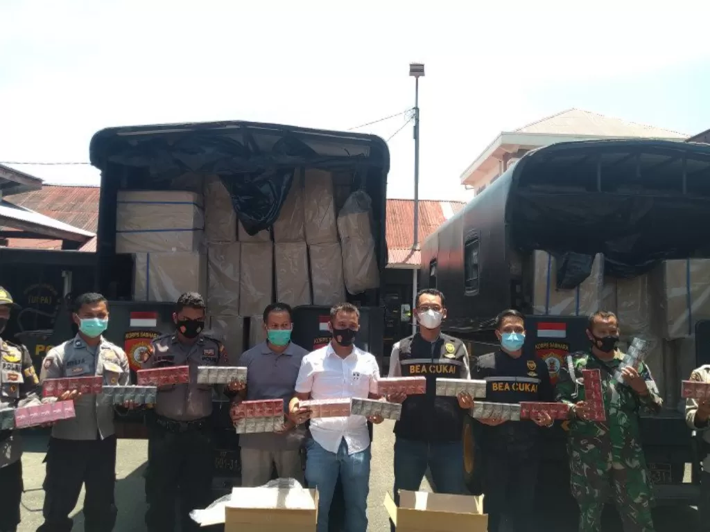 Polres Payakumbuh berhasil mengamankan 305 kardus rokok ilegal dengan merek Luffman. (photo/Antarasumbar/Akmal Saputra)