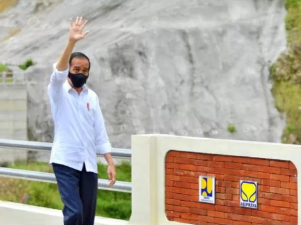 Presiden Joko Widodo saat meresmikan Bendungan Tukul (Twitter @jokowi)