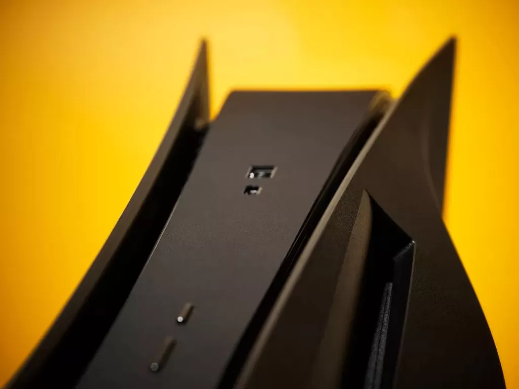 Tampilan console PlayStation 5 dengan warna Matte Black (photo/Dok. DBrand)