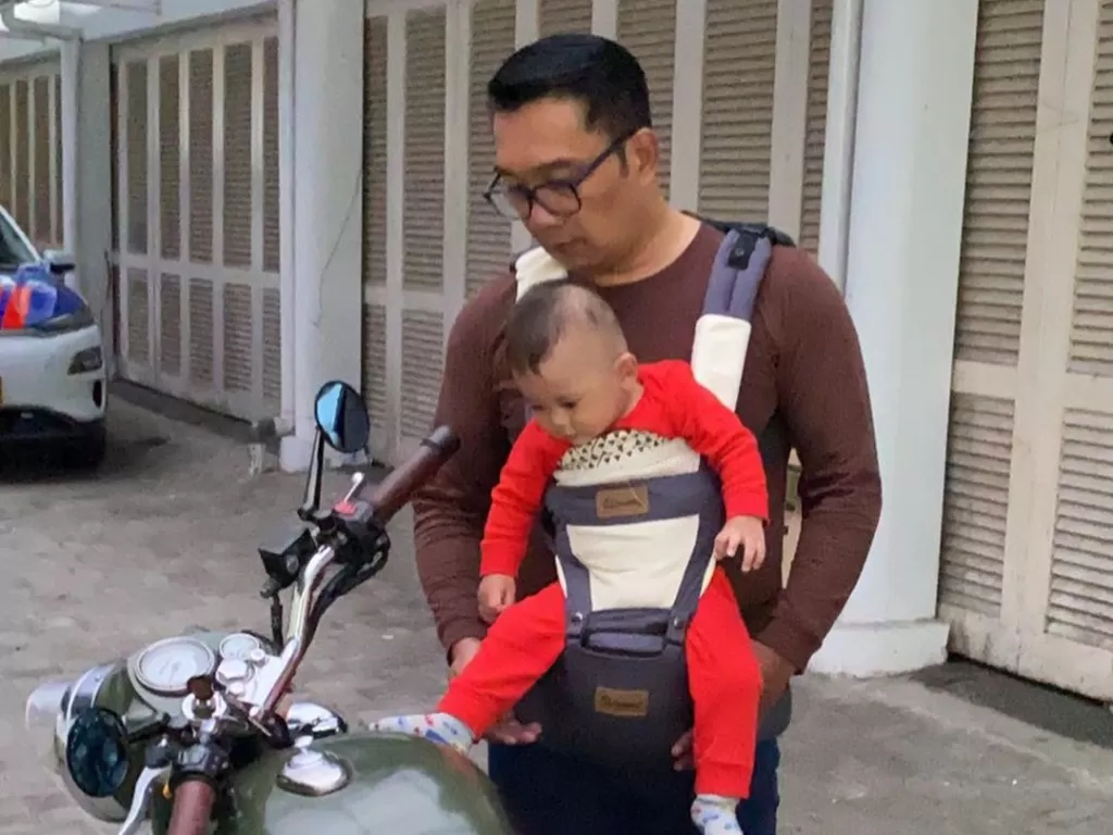 Ridwan Kamil dan anak asuhnya. (Instagram/@ridwankamil)