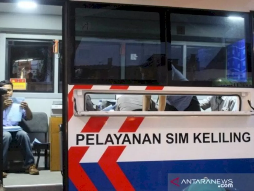 Mobil pelayanan SIM keliling (ANTARA/HO-TMC Polda Metro Jaya)
