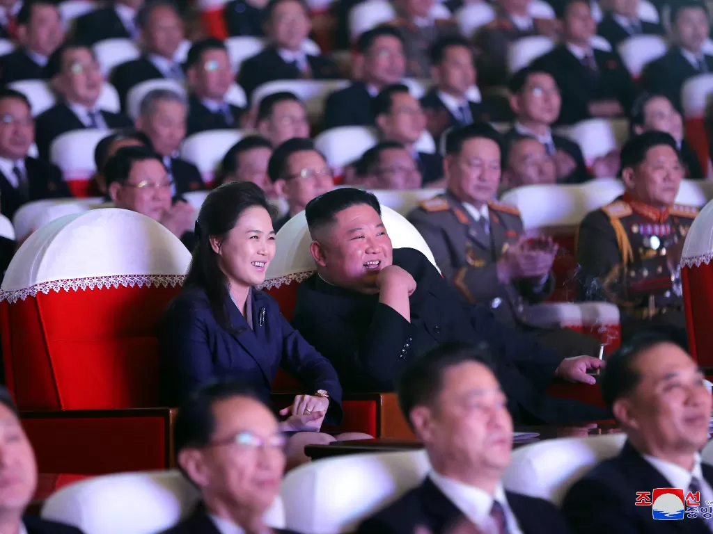 Kim Jong Un dan istrinya (KCNA via REUTERS)