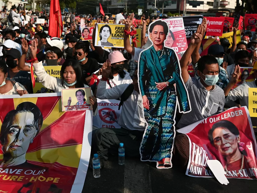 Unjuk rasa di Myanmar. (REUTERS/Stringer).