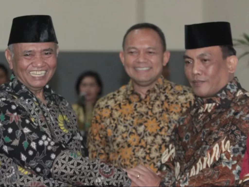 Panca Putera Simanjuntak (kanan) saat menjabat sebagai Direktur Penyidikan KPK. (Antara)