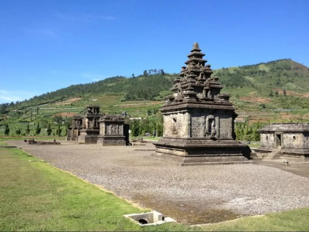 Candi Arjuna, Banjarnegara, Jawa Tengah. (tripadvisor.com)