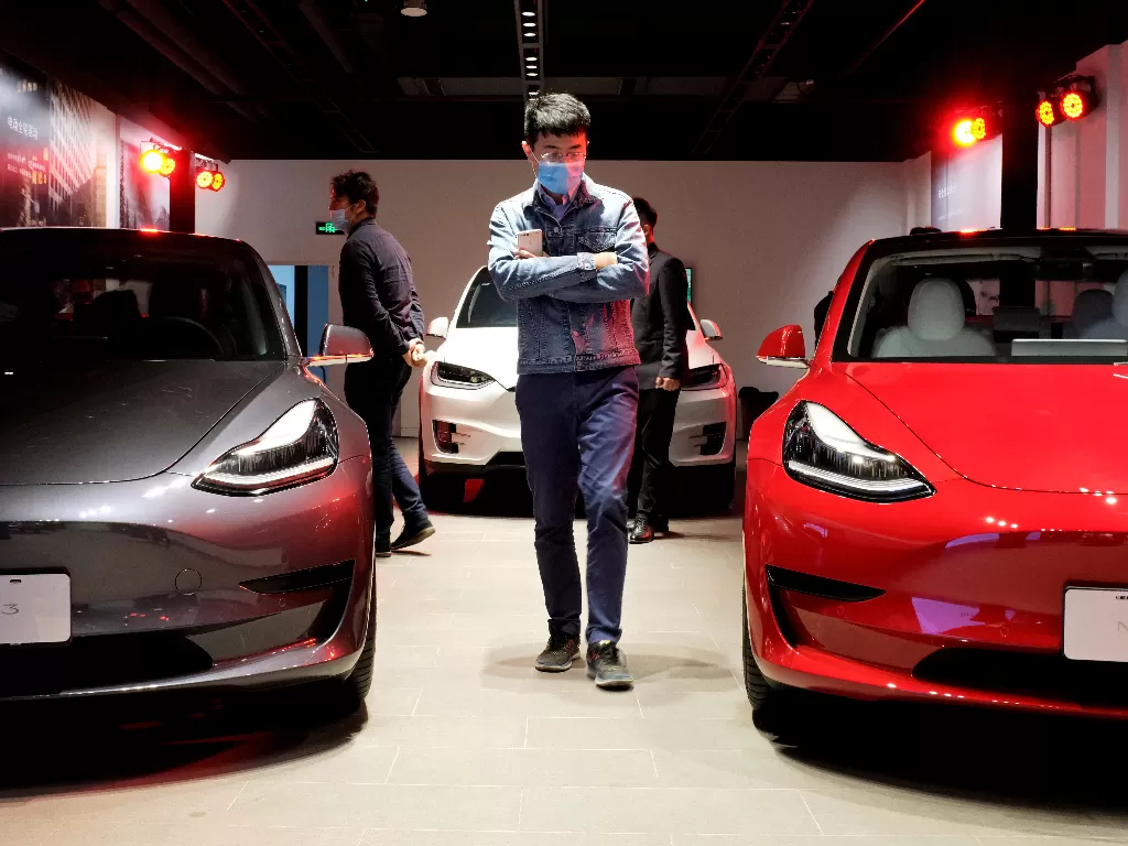 Mobil listrik milik Tesla. (photo/REUTERS/SUN YILEI)