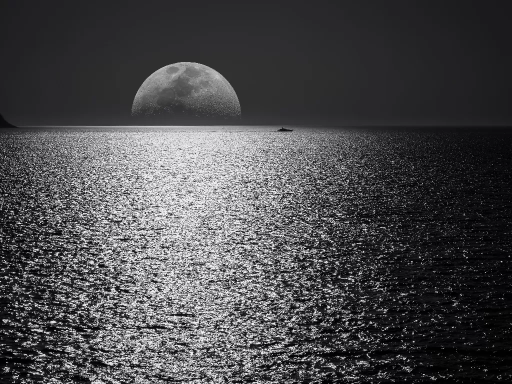 Tampilan bulan ketika terbit. (photo/Ilustrasi/Pexels/GEORGE DESIPRIS)