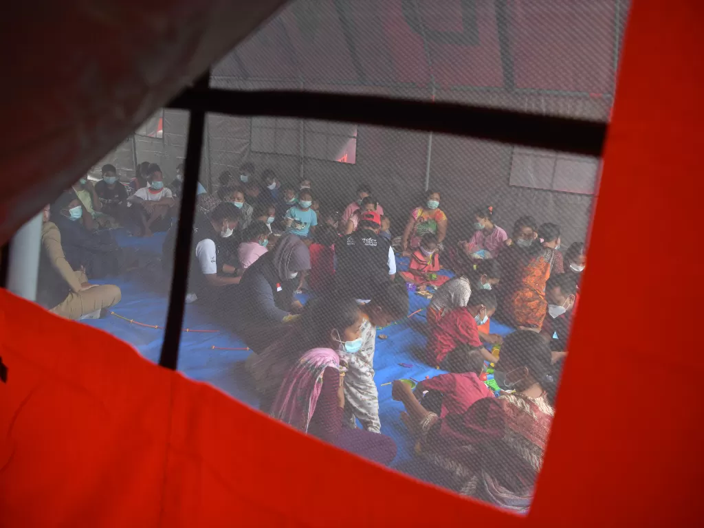 Tenda pengungsian di kawasan SDN 3 Ngetos, Nganjuk, Jawa Timur. (ANTARA/Zabur Karuru)