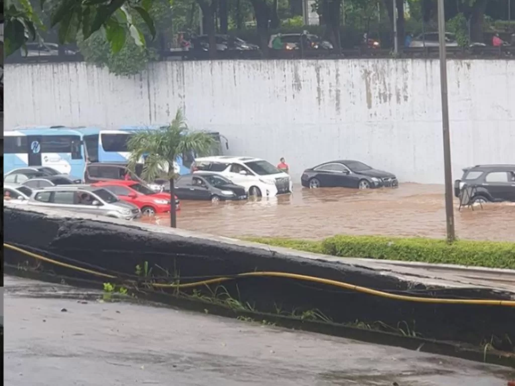 Banjir di Tol TB Simatupang (Instagram/@jktinfo)