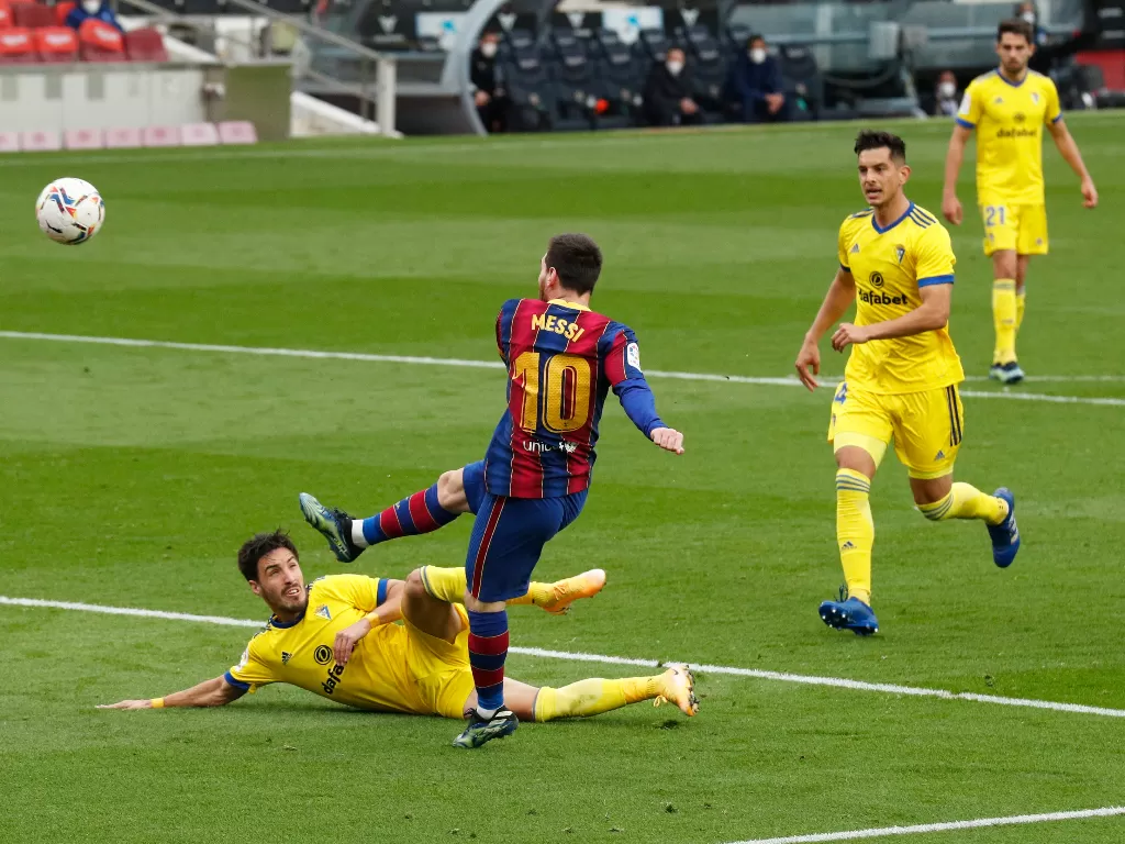 Barcelona vs Cadiz, Minggu (21/2/2021). (REUTERS/ALBERT GEA)