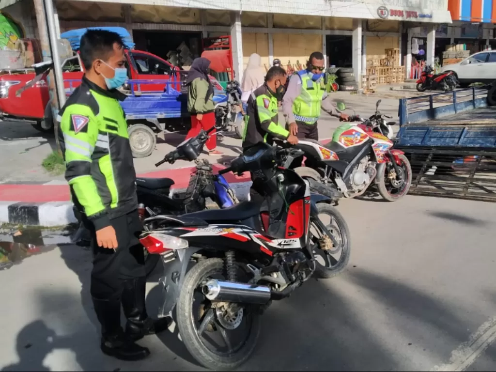 Razia kendaraan, polisi temukan 2 motor yang hilang sejak tahun 2018. (Dok. Humas Polda Papua)
