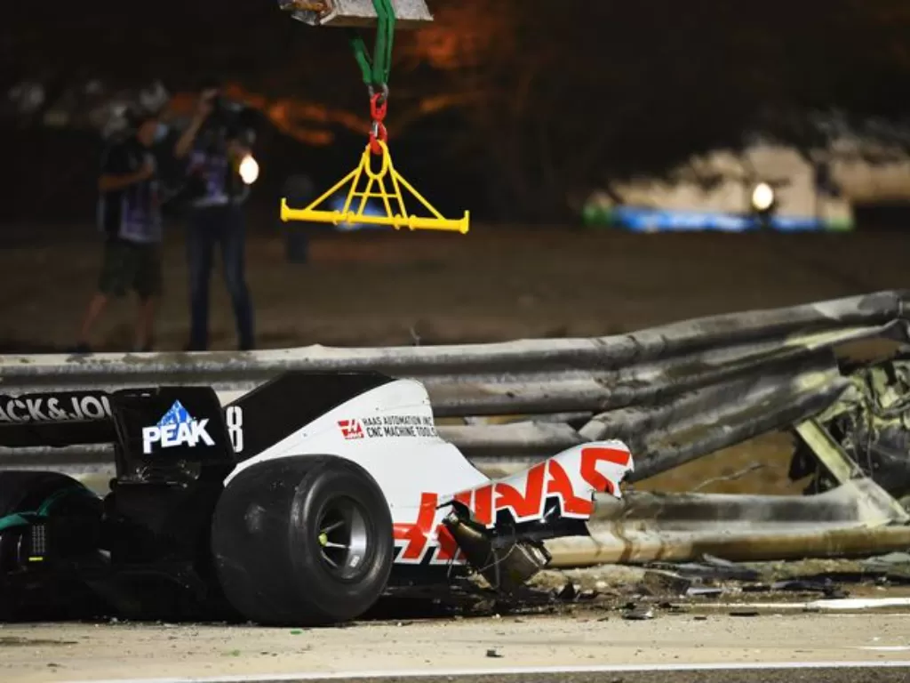 Tampilan crash Romain Grosjean di F1 Bahrain 2020 lalu. (photo/Dok. Formula 1)