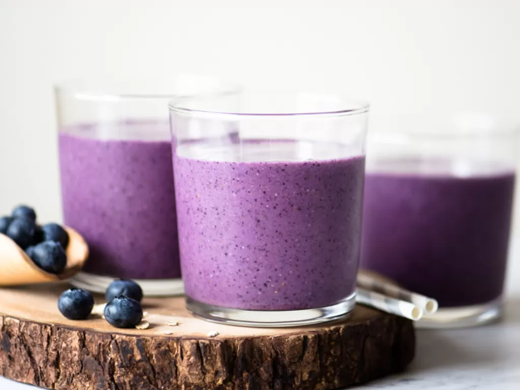 Ilustrasi blueberry smoothie. (healthynibbles.com)