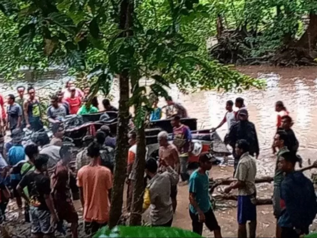 Upaya pencarian mantan kepala desa yang hilang diseret banjir (ANTARANEWS)