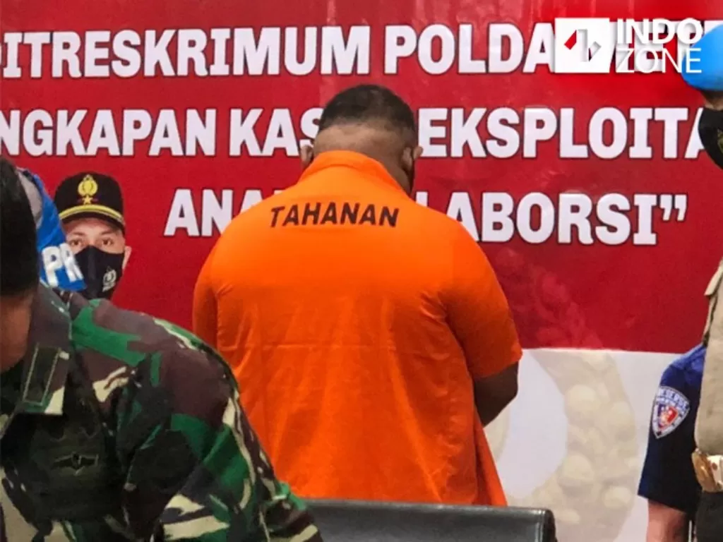 Konferensi pers Polda Metro Jaya terkait kasus penembakan anggota TNI oleh oknum polisi di Jakbar. (INDOZONE/Samsudhuha Wildansyah)