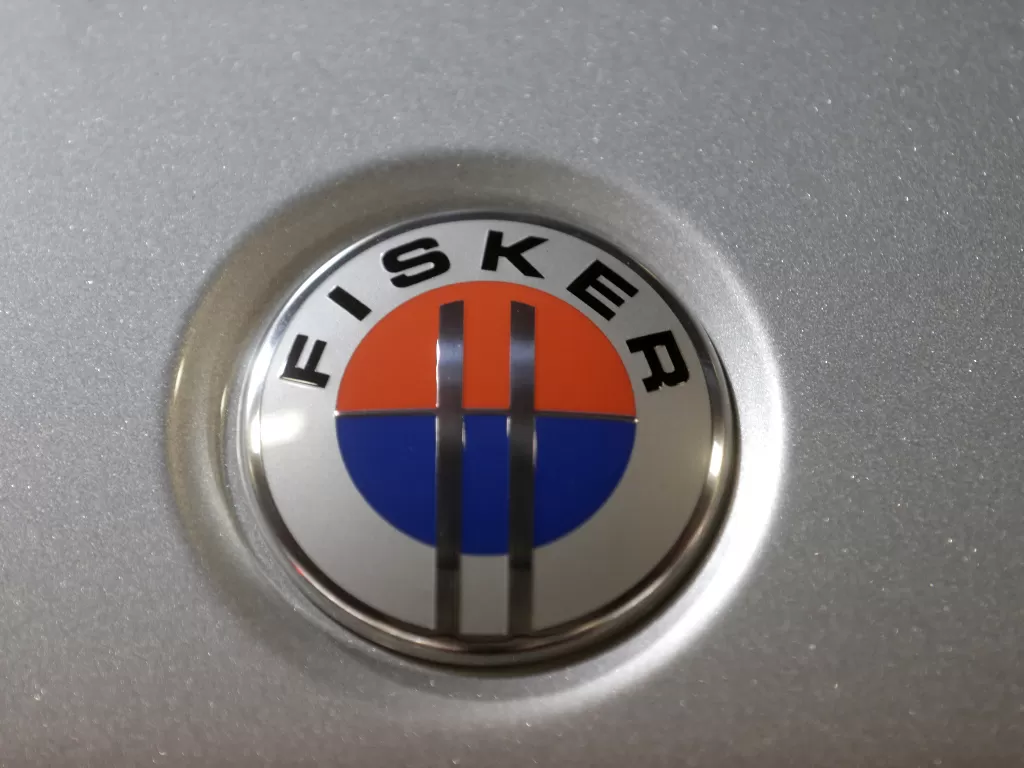 Logo pabrikan Fisker. (photo/REUTERS/Ints Kalnins)