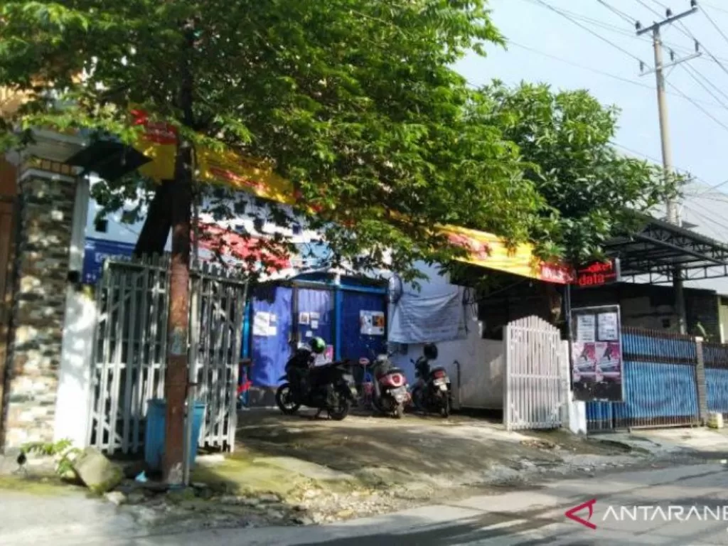 Rumah seorang terduga teroris di Surabaya (ANTARA/Willy Irawan)