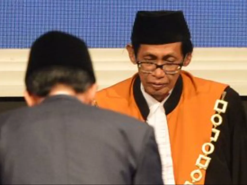 Ketua Kamar Pidana MA Artidjo Alkostar (kanan) saat rapat pleno laporan tahunan MA di Jakarta Convention Center, Jakarta, Kamis (1/3/2018). (ANTARA FOTO/WAHYU PUTRO A)