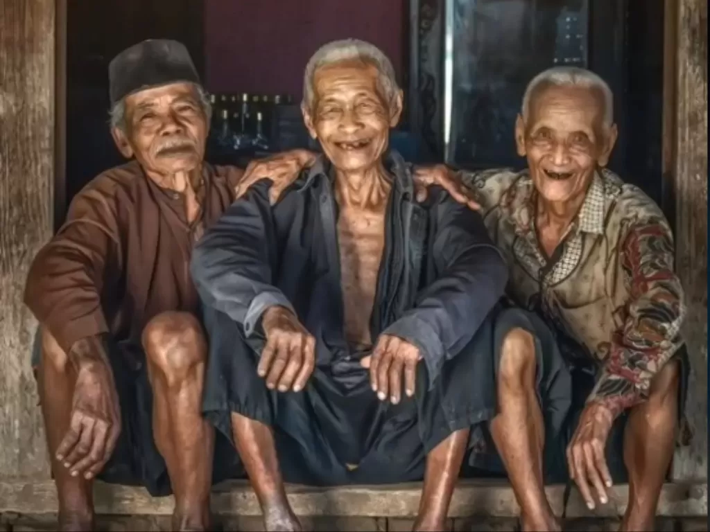 Kisah persahabatan 3 kakek. (Tiktok/@okyarisandireal)
