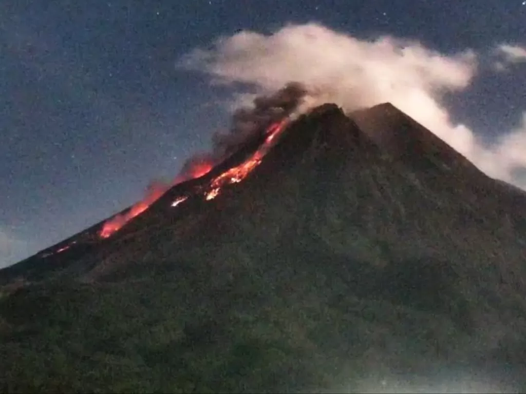 Gunung Merapi luncurkan awanpanas guguran (1 Maret 2021). (Instagram/@bpptkg)