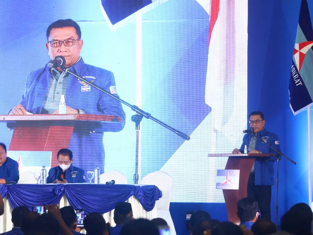 Moeldoko menyampaikan pidato perdana saat Kongres Luar Biasa (KLB) Partai Demokrat di The Hill Hotel Sibolangit, Deli Serdang, Sumatera Utara, Jumat (5/3/2021). (ANTARA FOTO/Endi Ahmad)