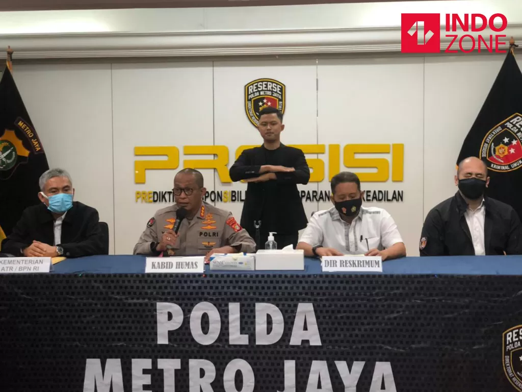 Konferensi pers Polda Metro Jaya terkait isu bekingi sindikatafia tanah. (INDOZONE/Samsudhuha Wildansyah)