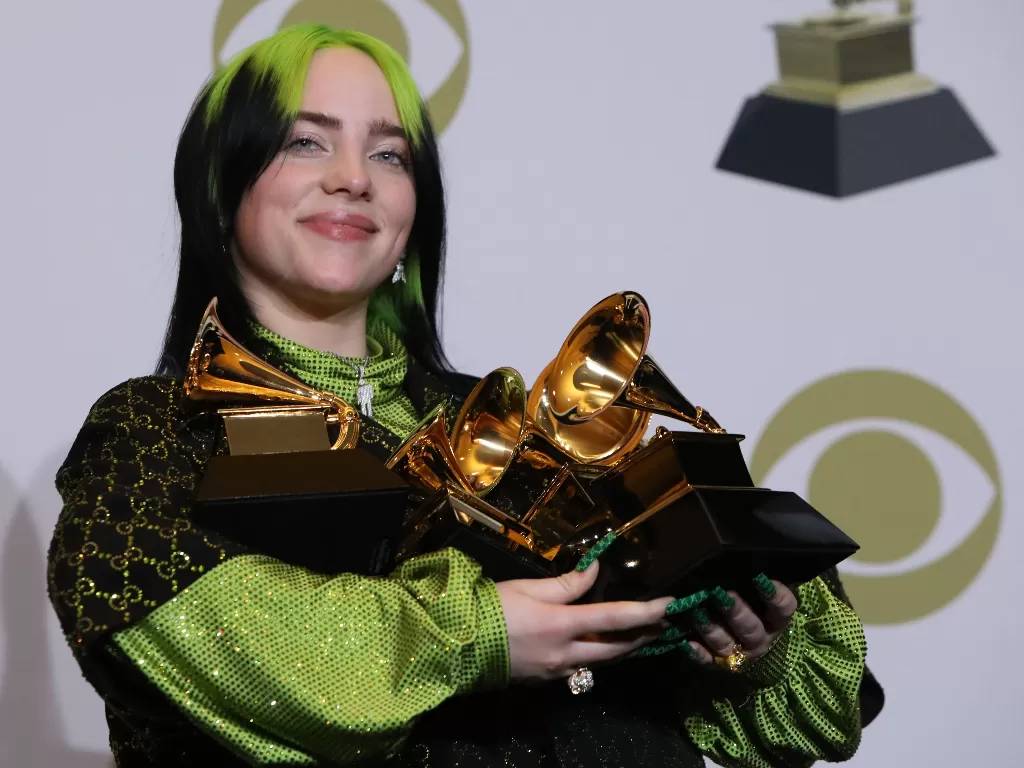Penyanyi Billie Elish menerima penghargaan Grammy Awards. (photo/REUTERS)