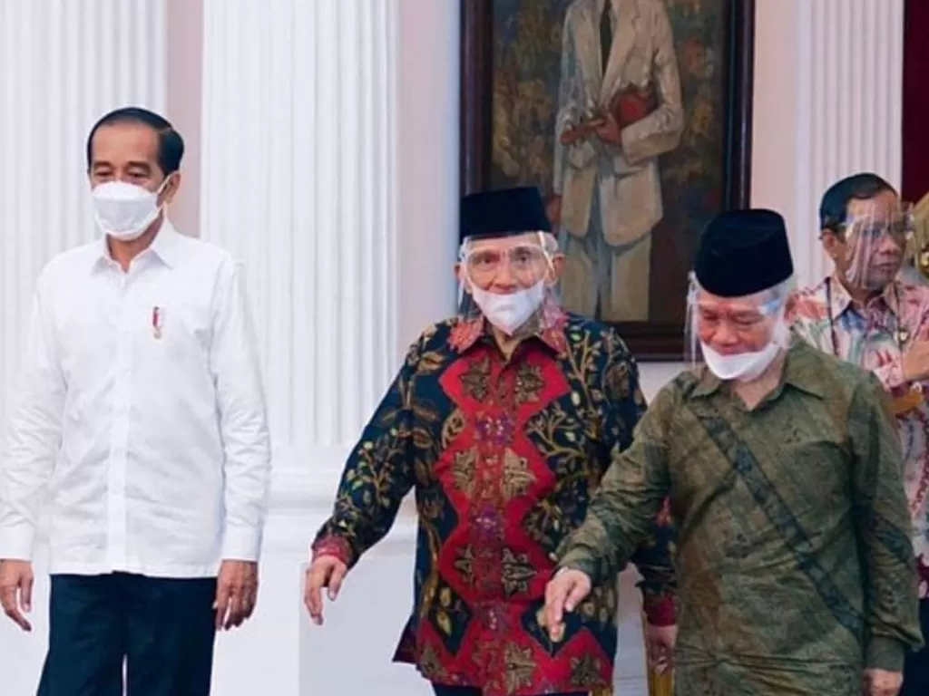 Amien Rais dalam tim TP3 saat bertemu dengan Presiden Jokowi. (Instagram/Yusuf Mansur)