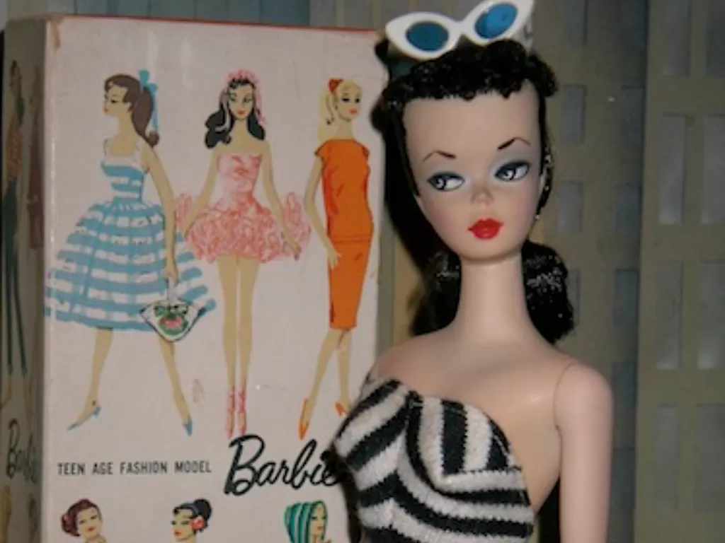 Boneka Barbie pertama yang dijual di New York City. (Wikipedia).