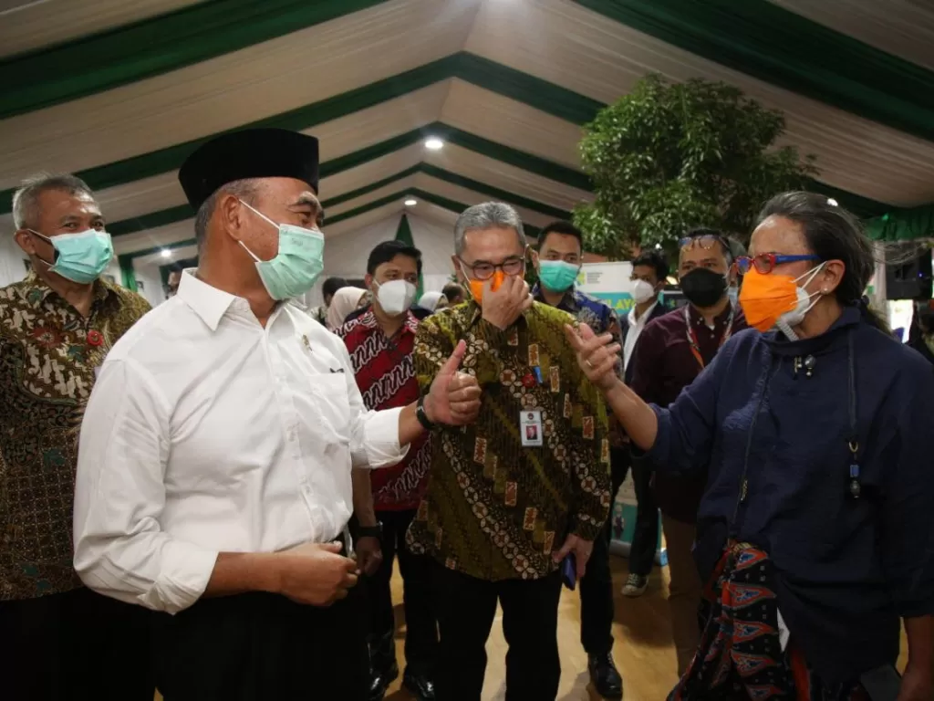 Menko PMK Muhadjir meninjau vaksinasi lansia di BBPK Jakarta, Kebayoran Baru, Jakarta Selatan, pada Selasa (9/3/2021). (Foto: Humas PMK)