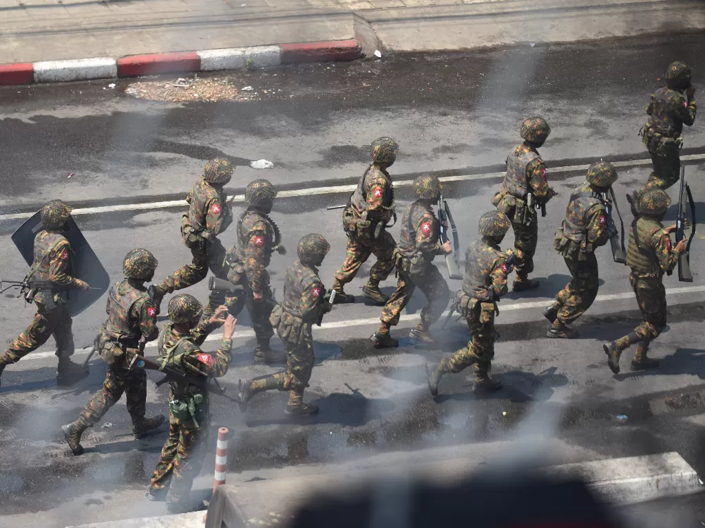 Para militer Myanmar saat kudeta di Myanmar. (REUTERS/Stringer).