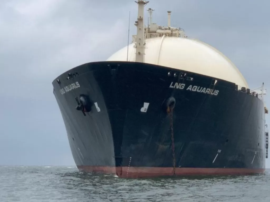 Kapal LNG Aquarius milik PT Hanochem Shipping yang disita Kejaksaan Agung dalam penyidikan kasus korupsi pengelolaan keuangan dan dana investasi PT Asabri. (photo/ANTARA/HO)