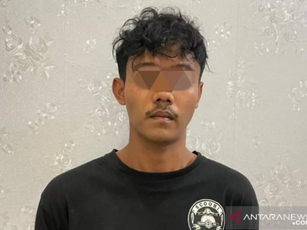 MRI (21), pria yang merupakan pelaku pembunuhan dua wanita muda berinisial DP (18) dan EL (23) di Bogor, Jawa Barat. (ANTARA/HO-Polresta Bogor)