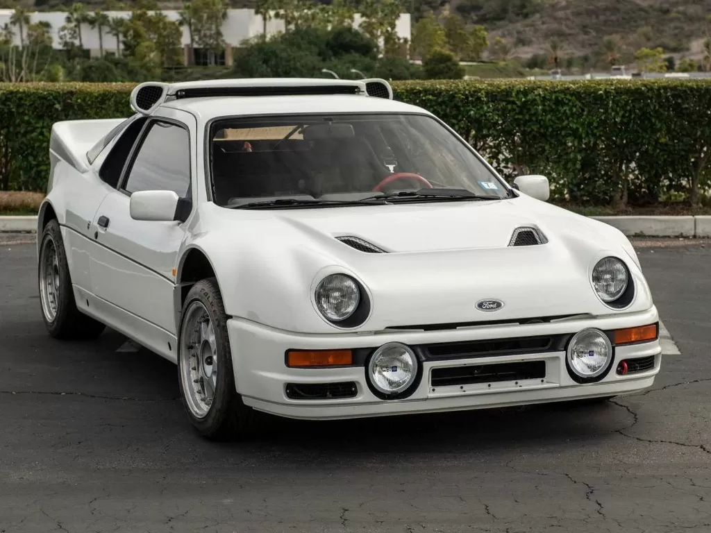 Tampilan mobil Ford RS200 Evolution 1986 (photo/Bring a Trailer)