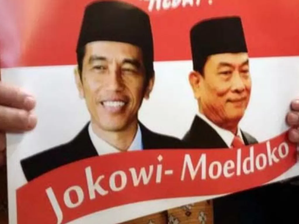 Poster bertuliskan Jokowi-Moeldoko. (foto ist)