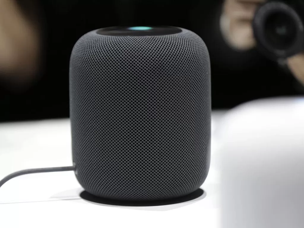 Tampilan speaker pintar HomePod original buatan Apple yang dirilis 2018 (photo/The Verge)