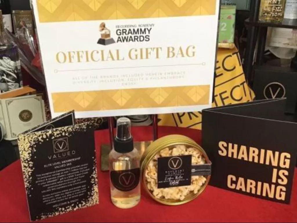 Isi goodie bag Grammy Awards 2021. (Instyle)