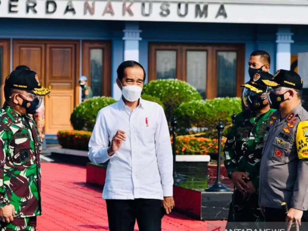 Presiden RI Joko Widodo (Jokowi) pada Selasa bertolak ke Provinsi Bali untuk meninjau vaksinasi massal di Kabupaten Gianyar dan Kota Denpasar. (ANTARA/HO-Laily Rachev - Biro Pers Sekretariat Presiden)