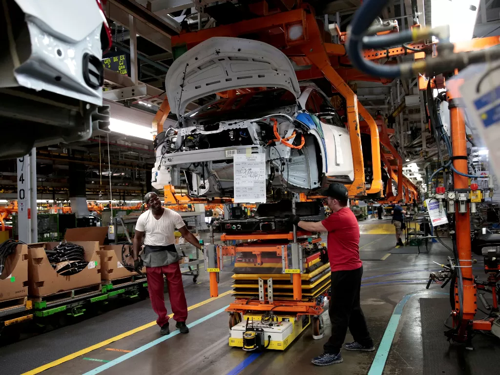 Tampilan proses produksi General Motors. (photo/REUTERS/Rebecca Cook)